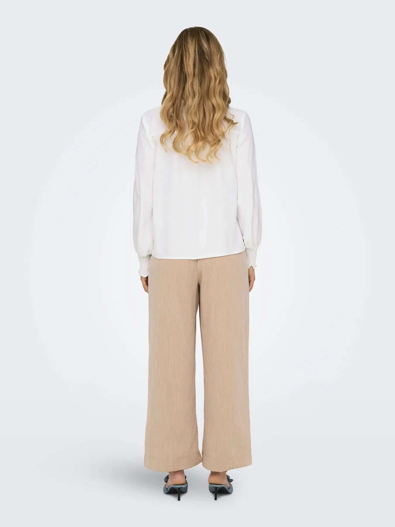 ONLMETTE V-NECK LS SMOCK TOP