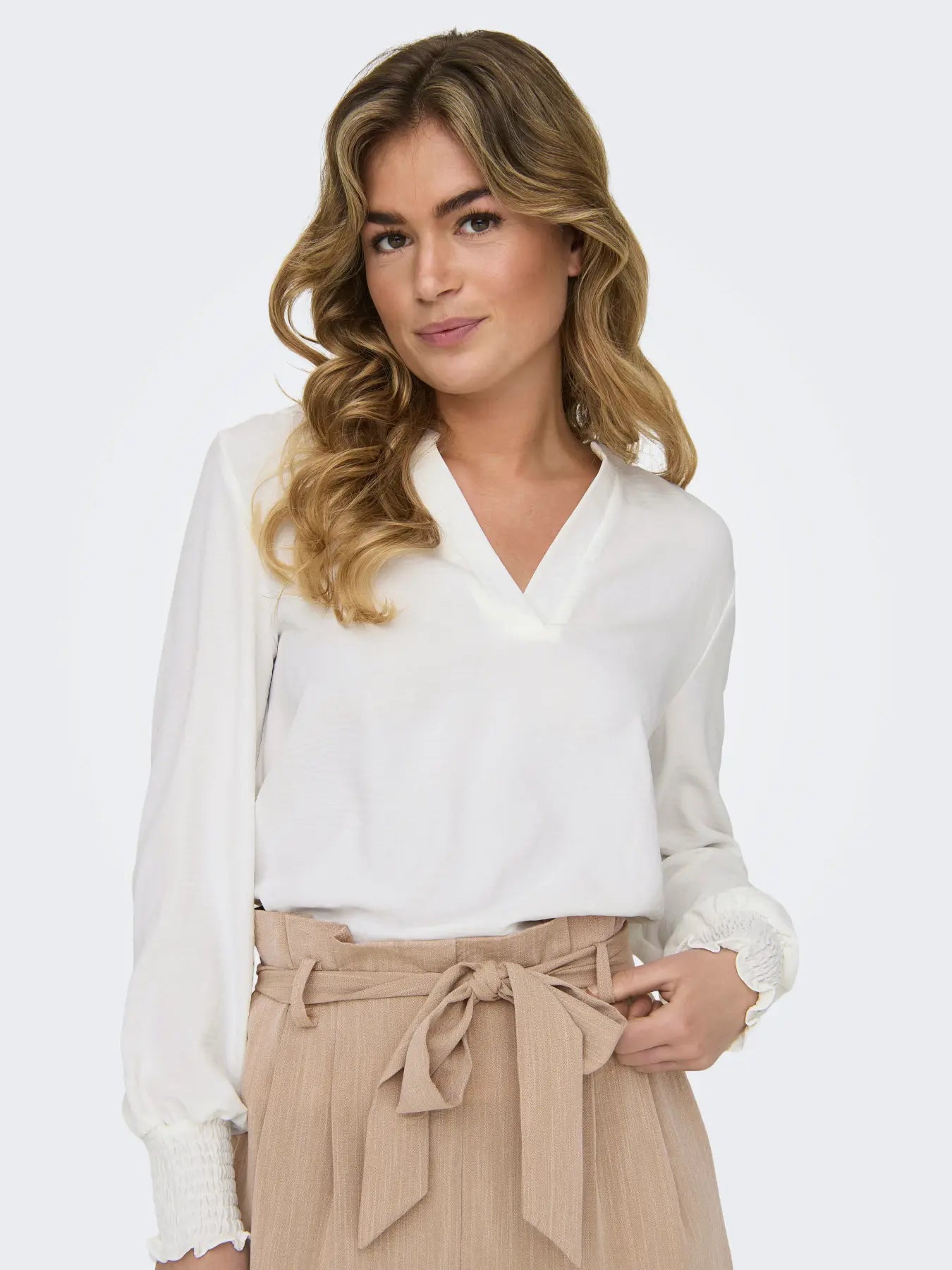 ONLMETTE V-NECK LS SMOCK TOP