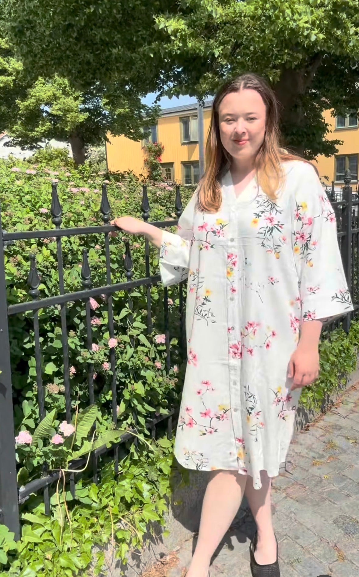 FQLAVISCO - DRESS WITH FLORAL PRINT - WHITE AND ROSE