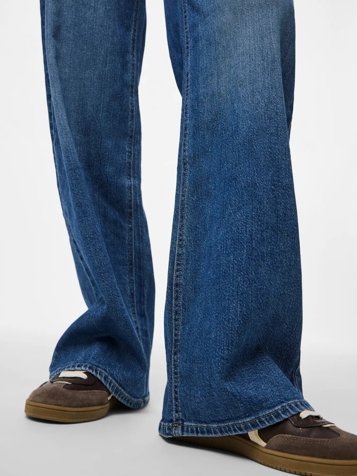 PCSILKE MW WIDE JEANS