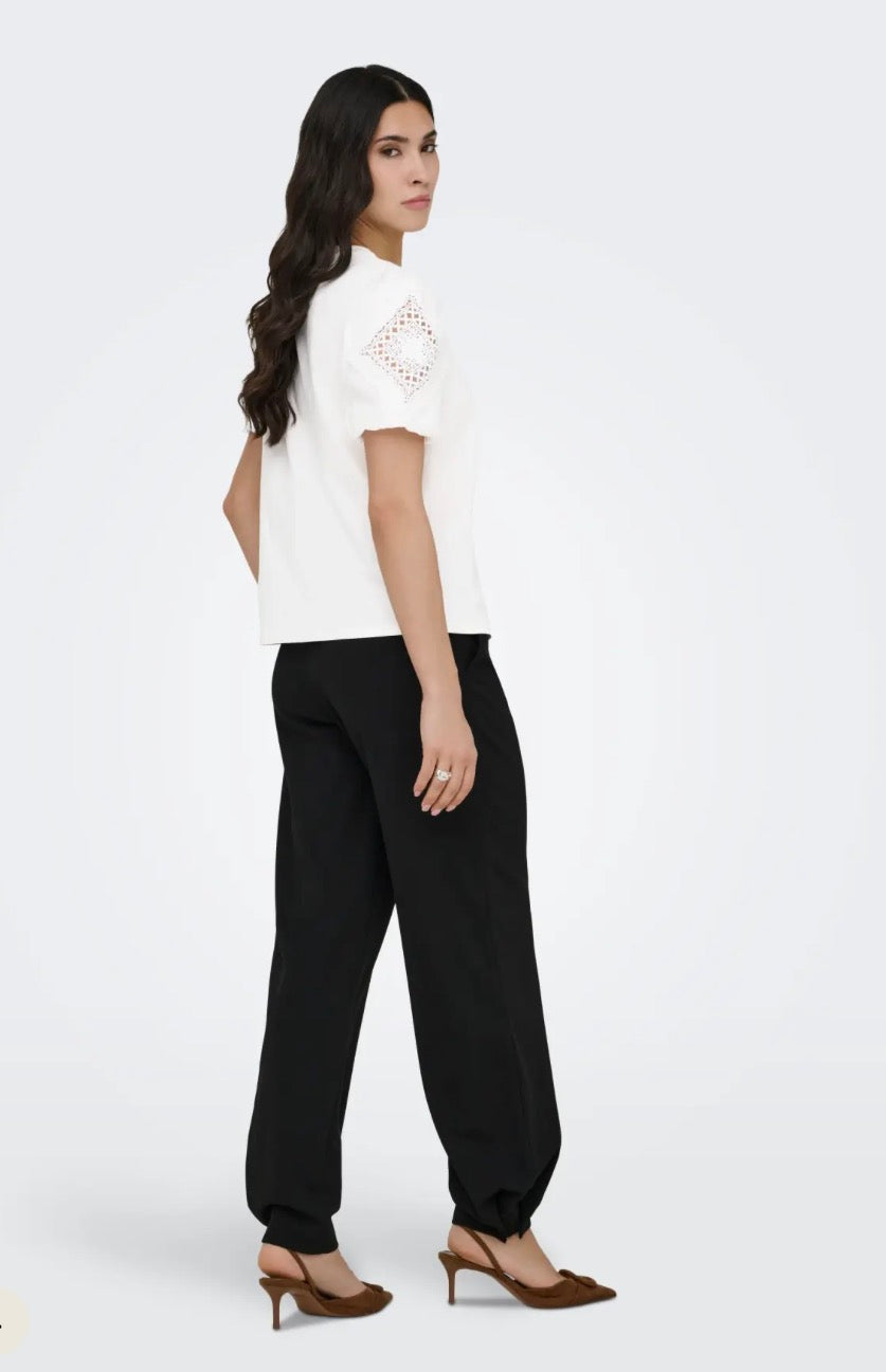 JDYUMA LIFE S/S LACE DETAIL TOP JRS