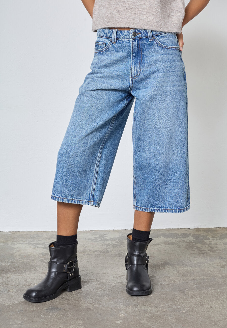 OLINA SHORTS