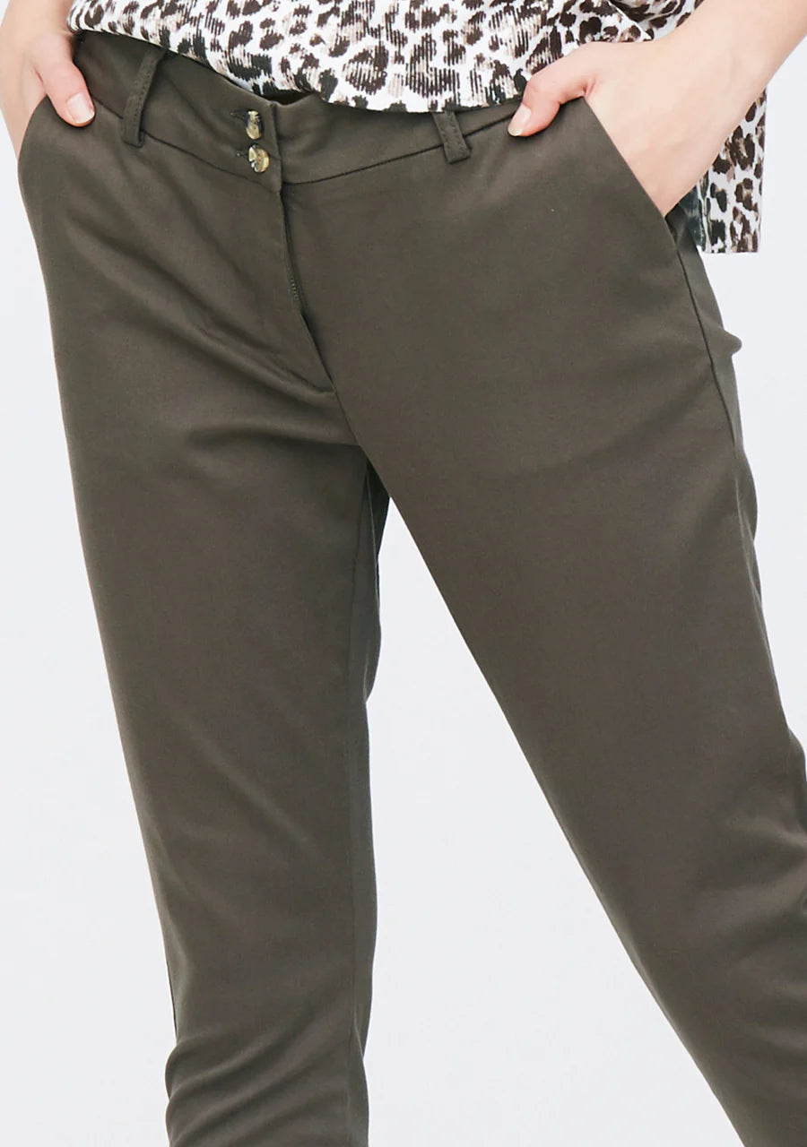 Chinos Isay Ankel