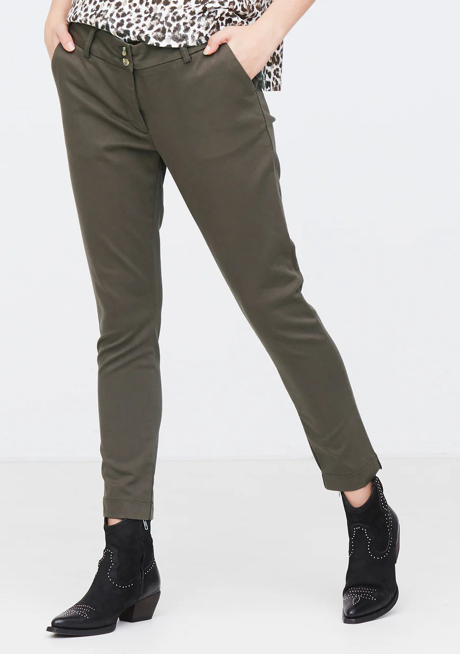 Chinos Isay Ankel