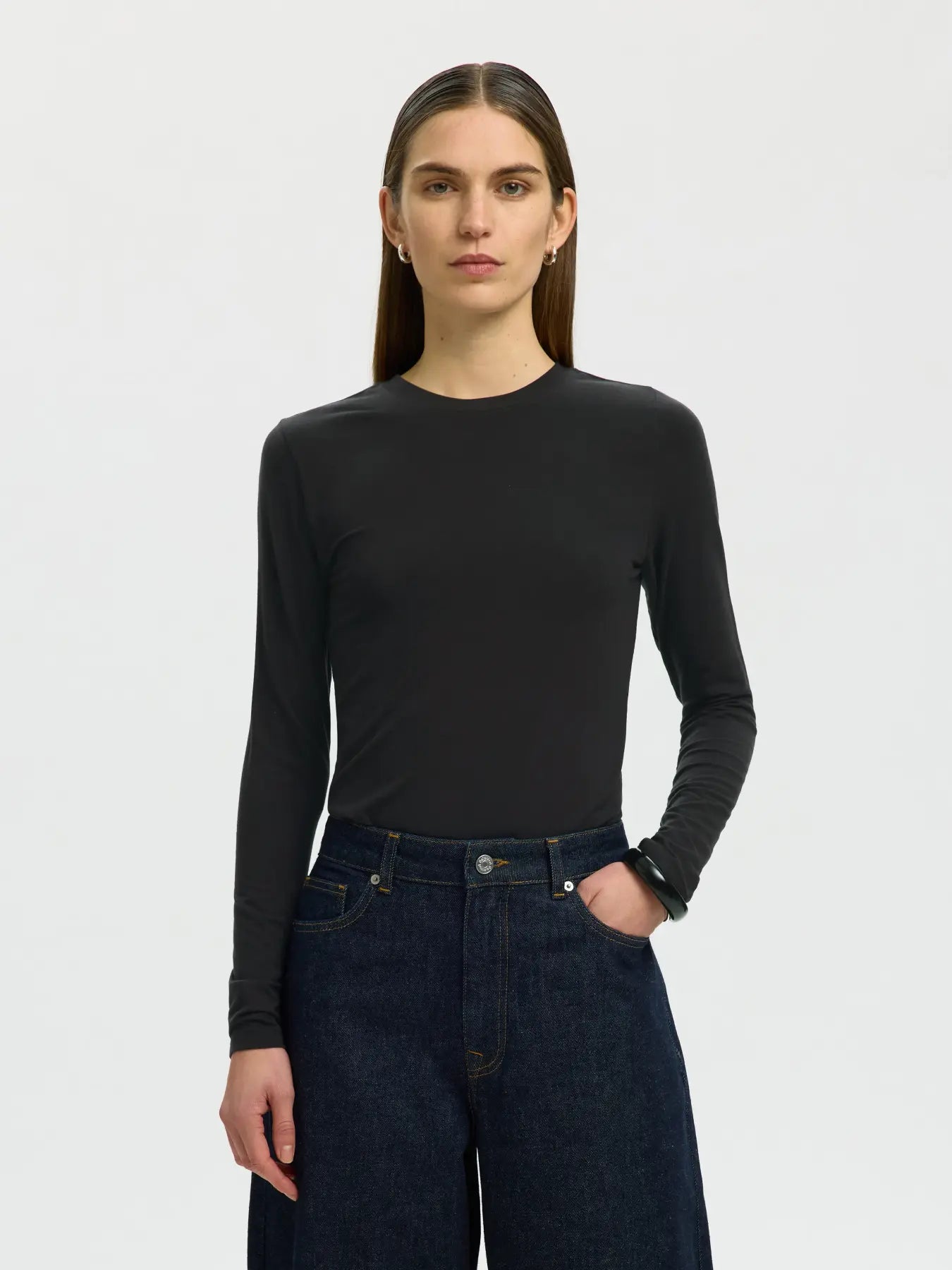 SLWMANJA LS O-NECK