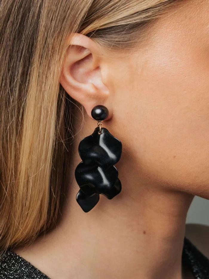 Pearl Leaf Earrings Black