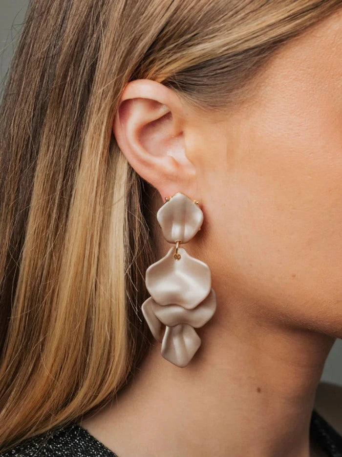 Leaf Earrings Pearl Nougat