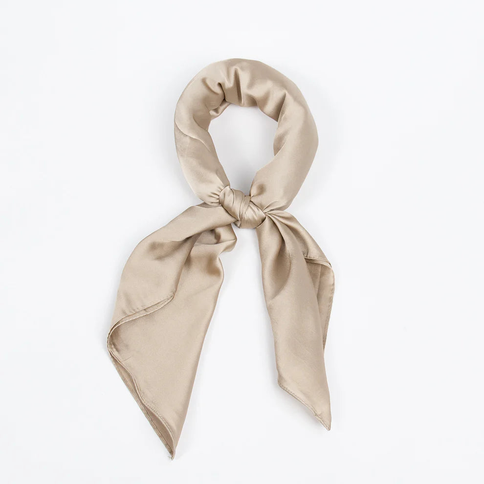 SCARF ENFÄRGAD ROSENVINGE