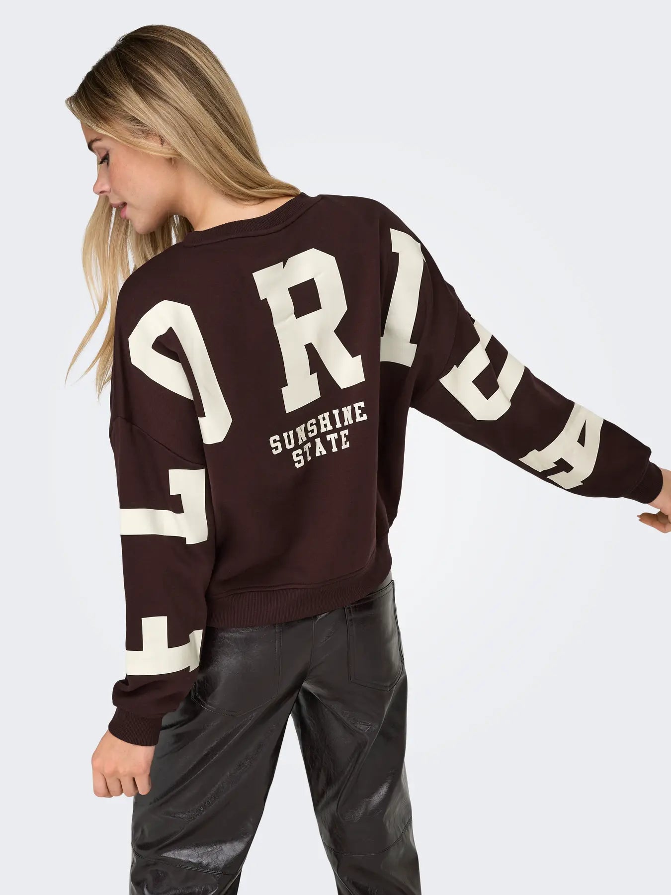 ONLSWEAT L/S BACK/SLEEVE PRINT SWT