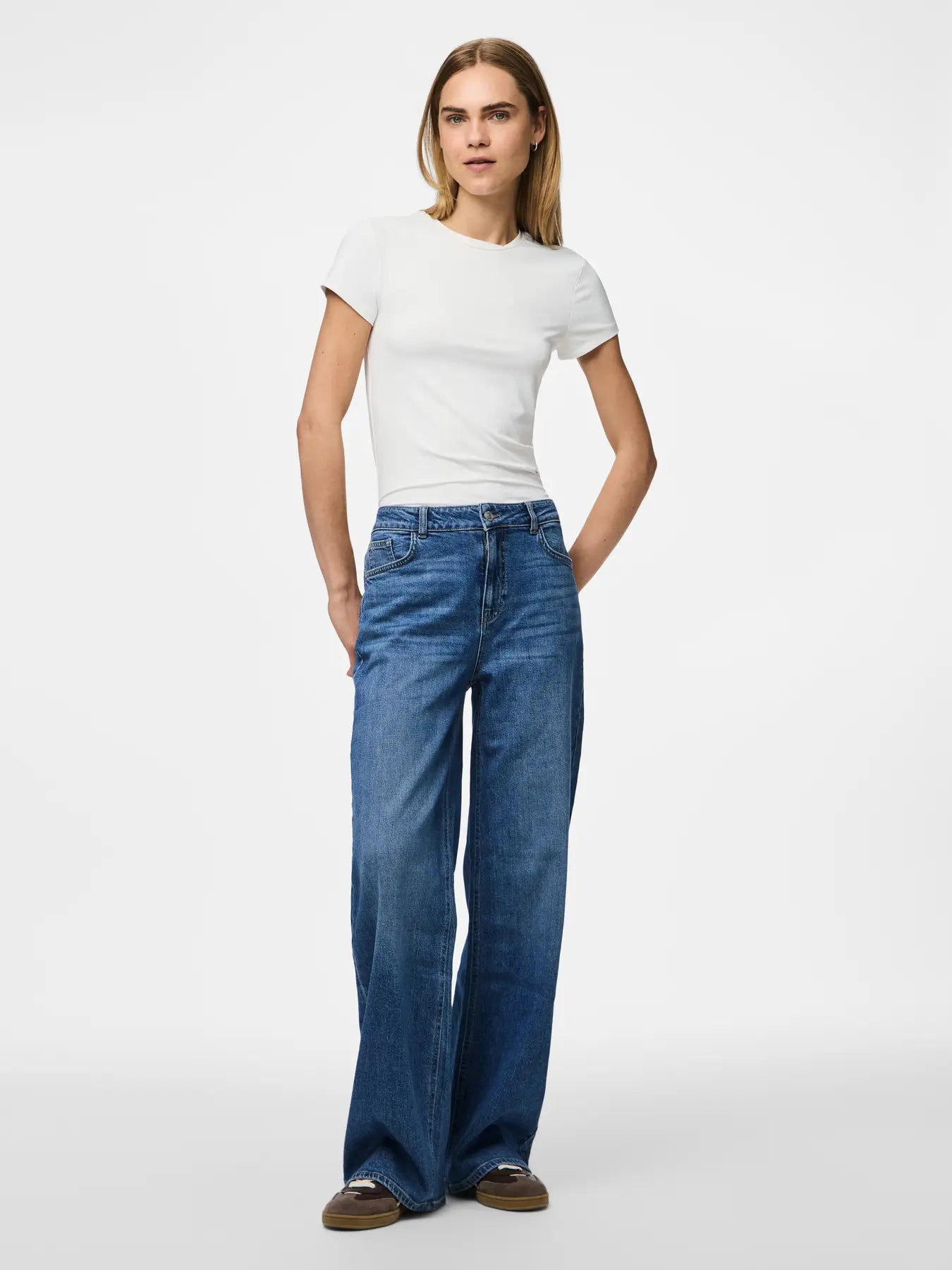 PCSILKE MW WIDE JEANS
