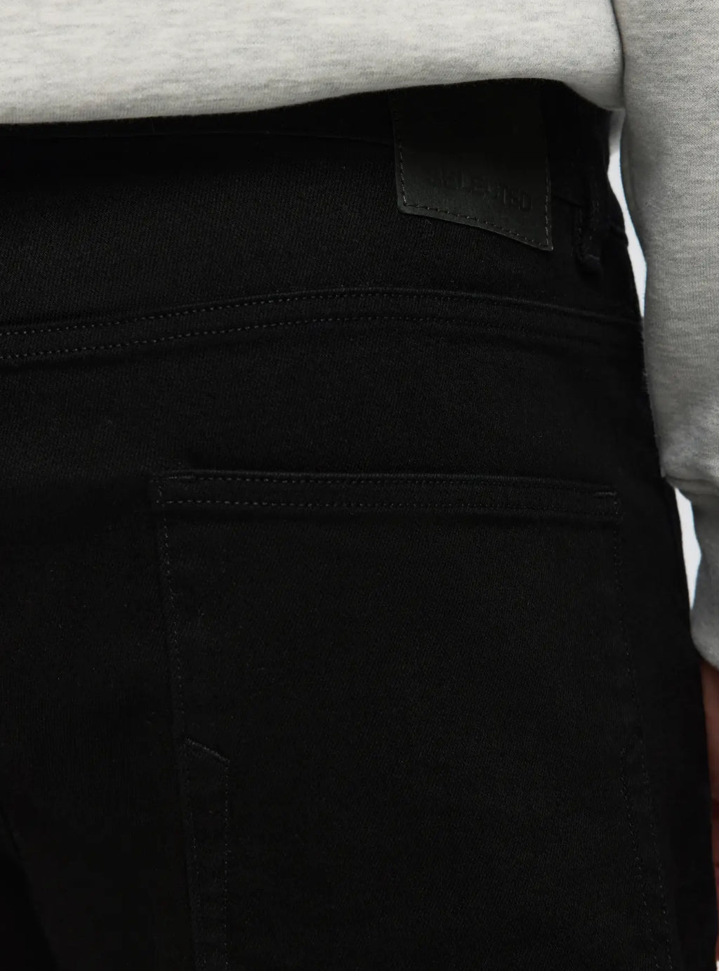 SLH196-STRAIGHT BEN STAY BLACK 600 JEANS