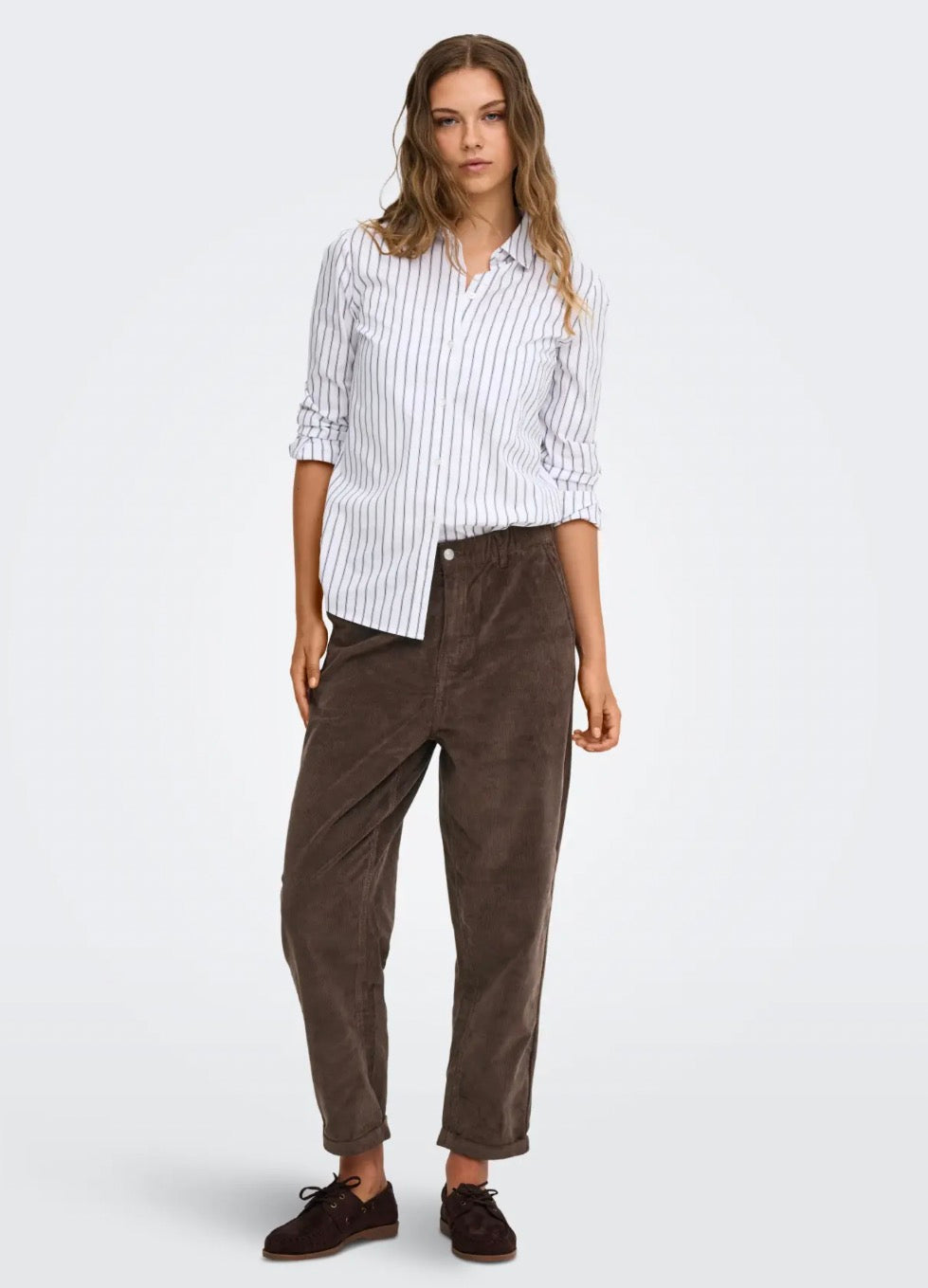ONLFLORA MW ELA CORD CAROT PANT
