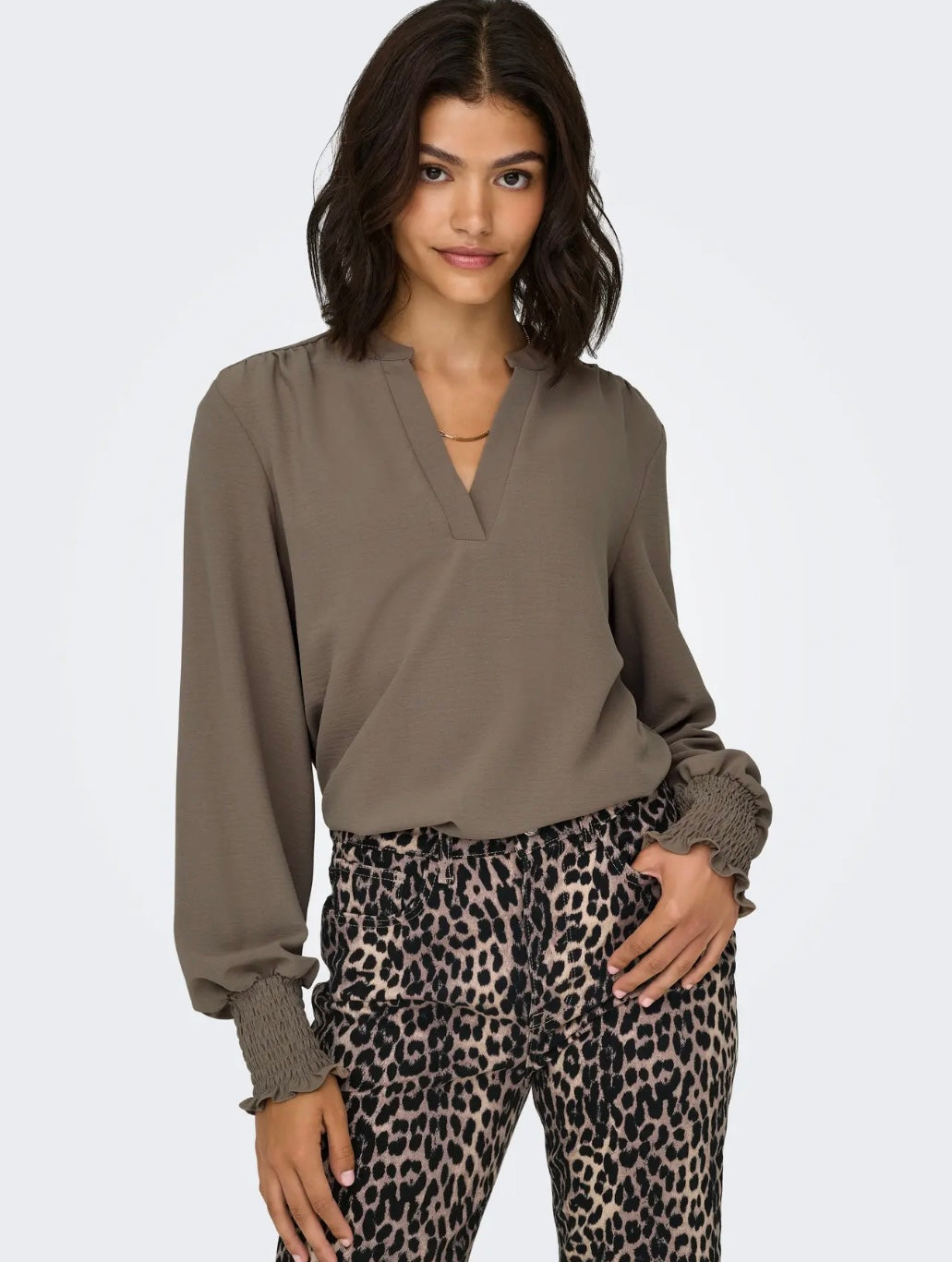 ONLMETTE V-NECK LS SMOCK TOP