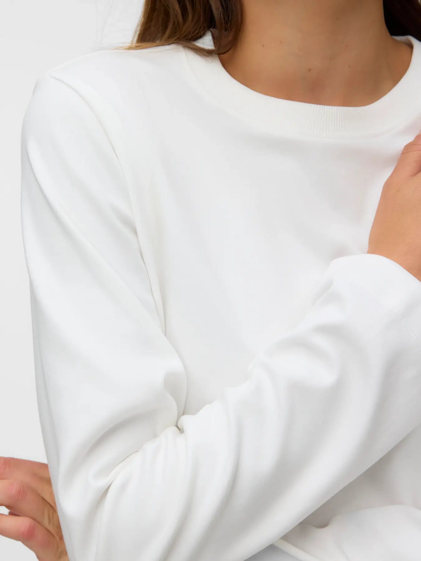 AWNAIMA LS O-NECK BOXY TOP