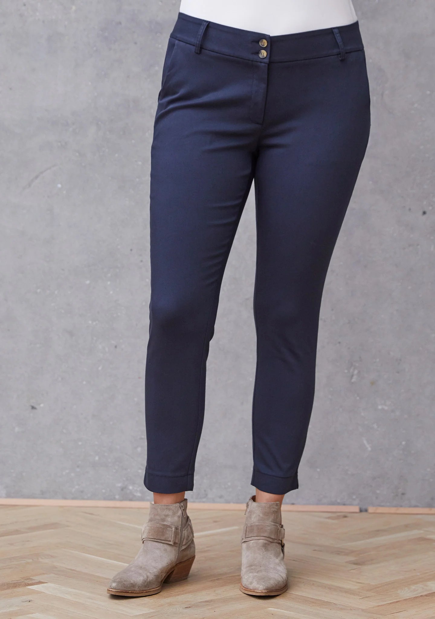 Chinos Isay Ankel