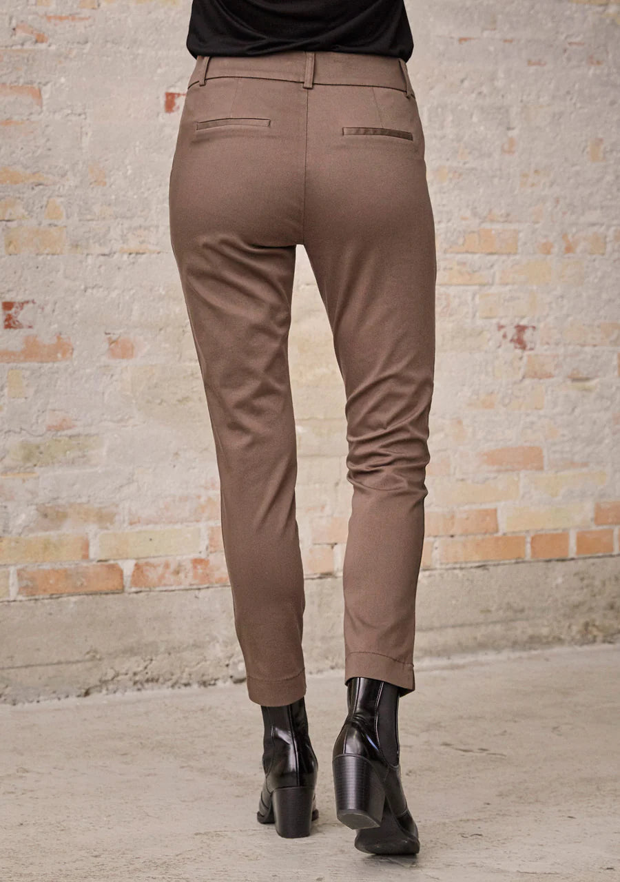 Chinos Isay Ankel