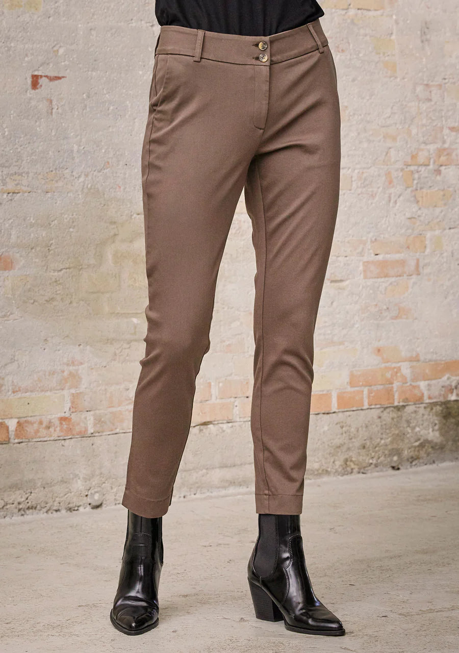 Chinos Isay Ankel