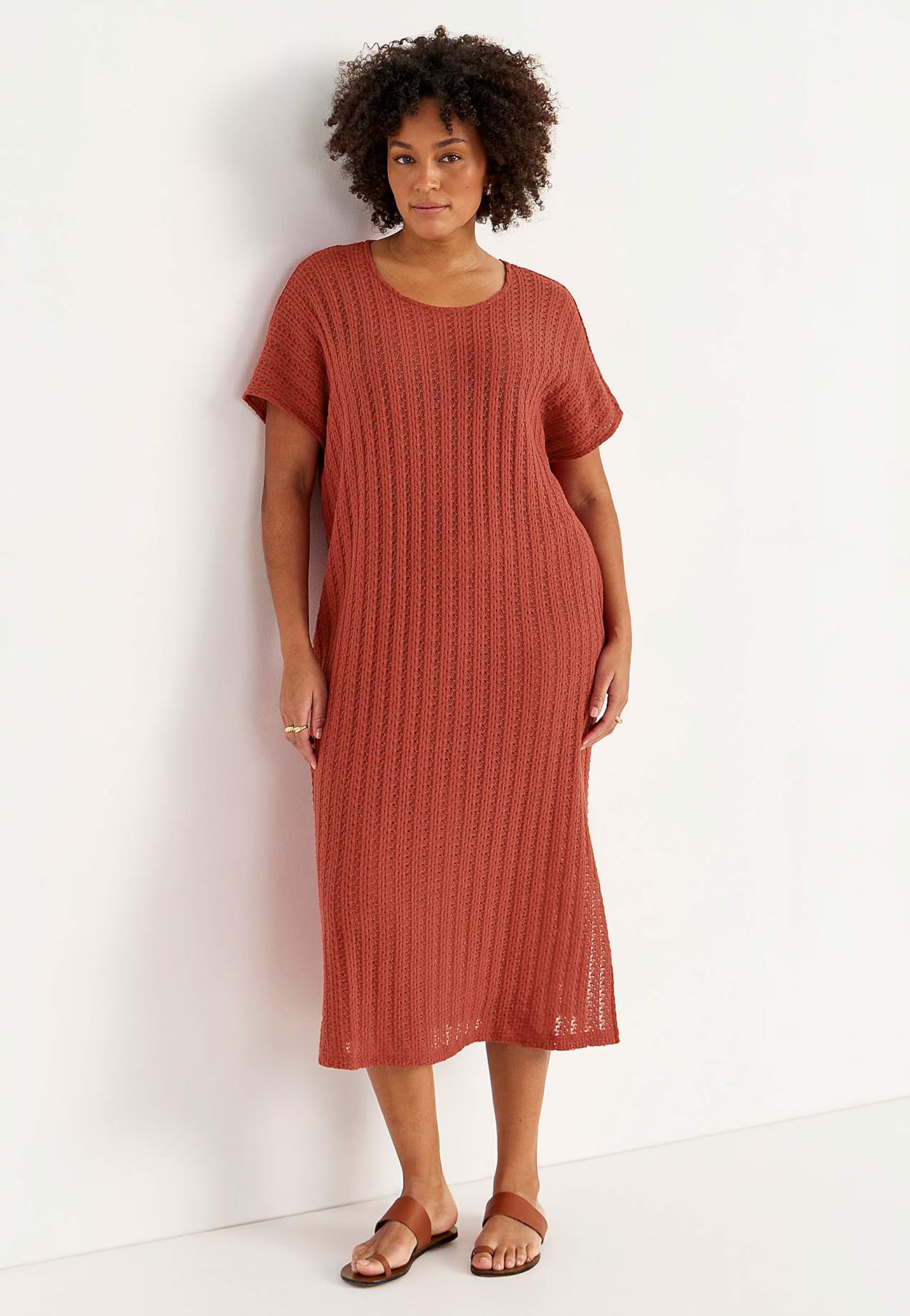 Stina dress med hålmönster
