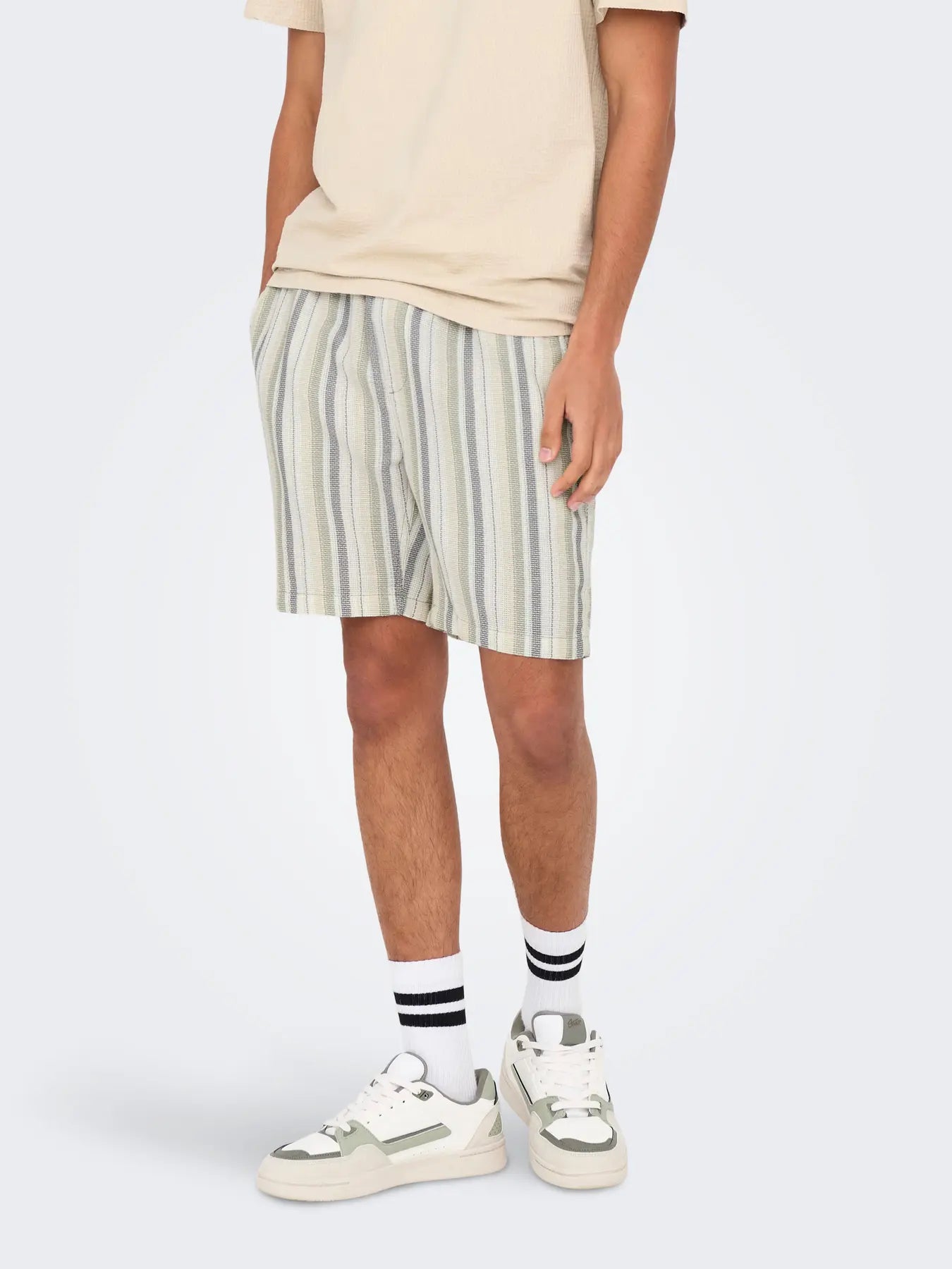 ONSTREV LIFE REG STRU STRIPE SHORTS
