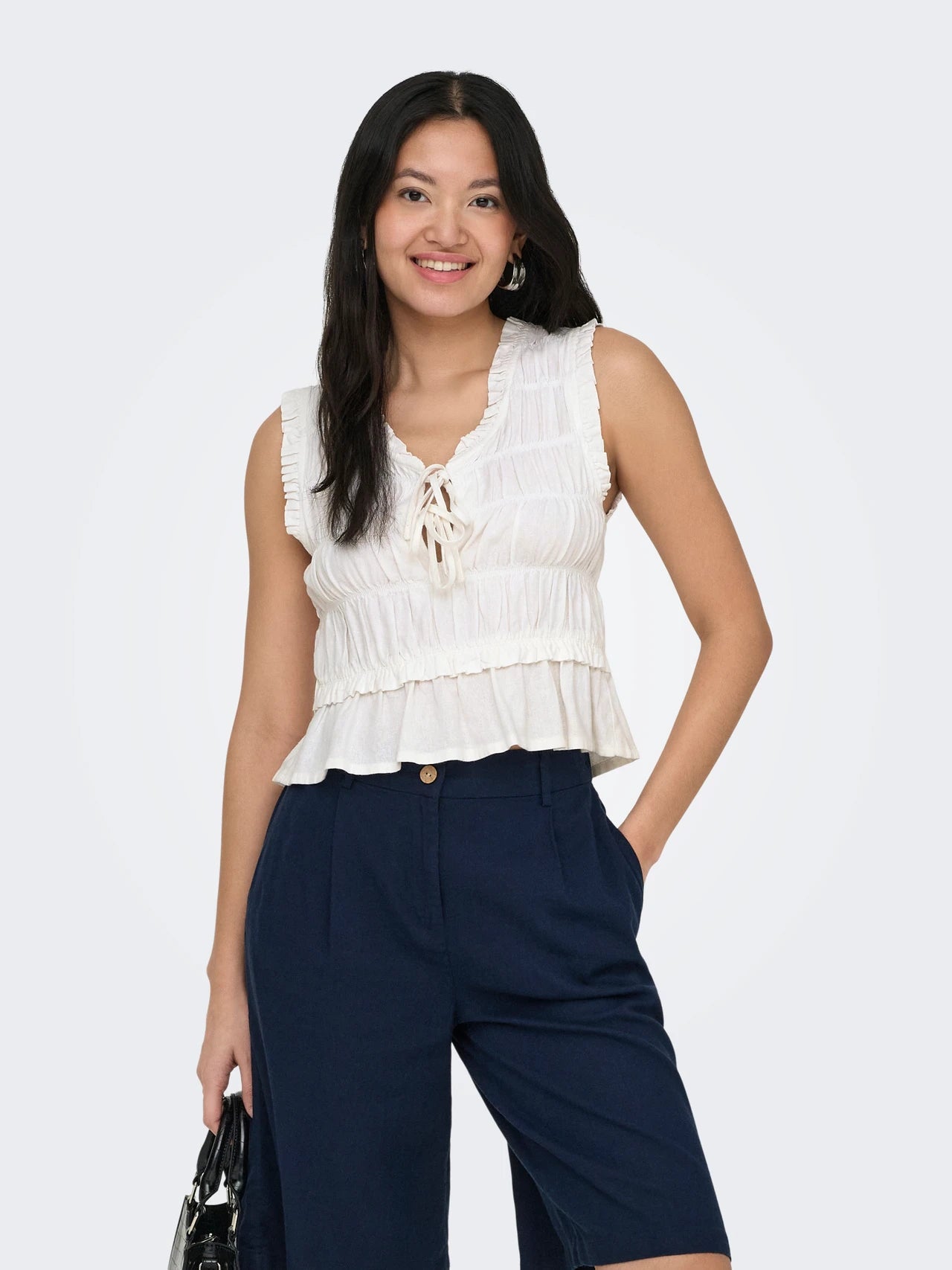 ONLGOA S/S LINEN BL FRILL TOP