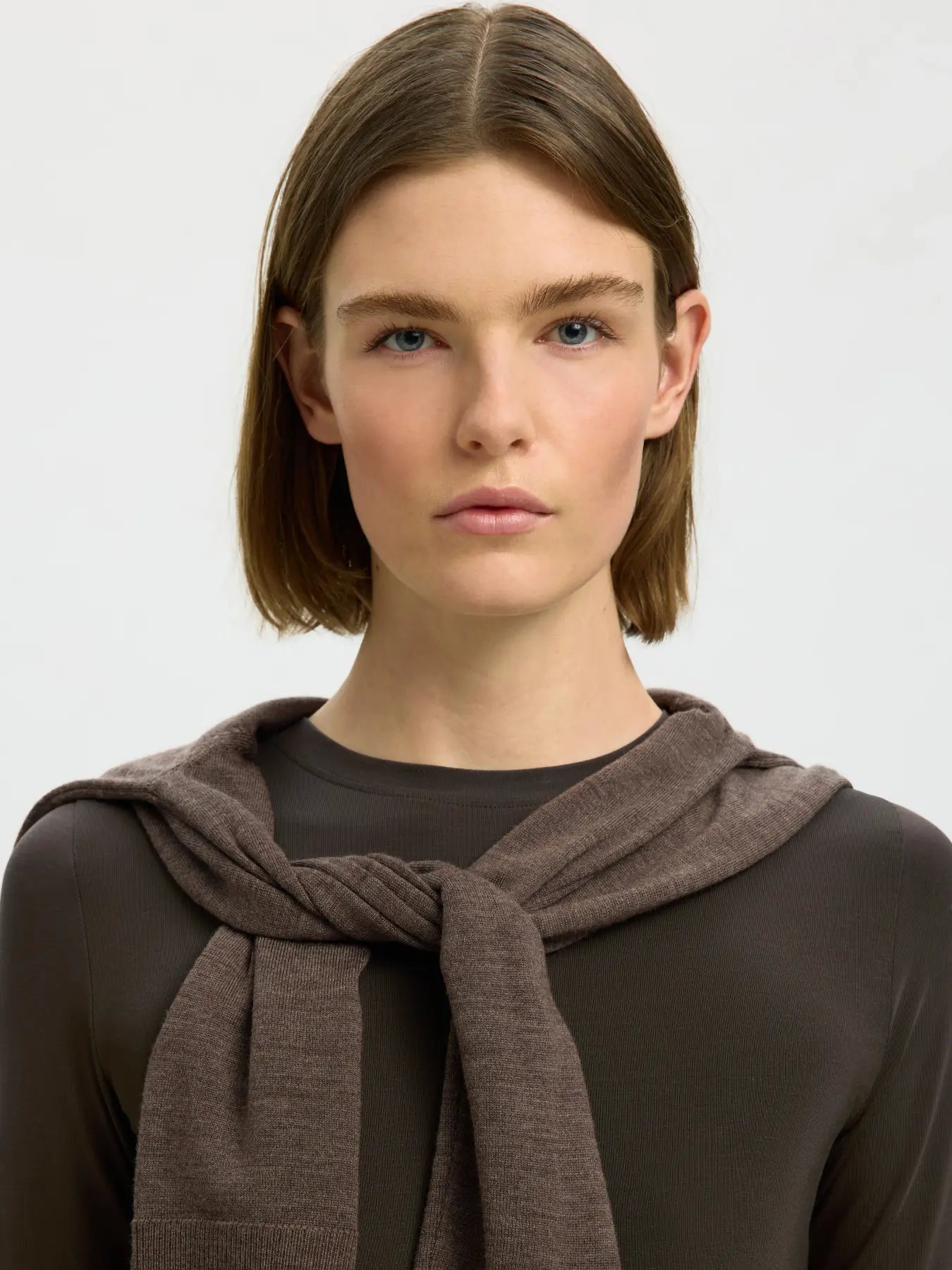 SLWMANJA LS O-NECK