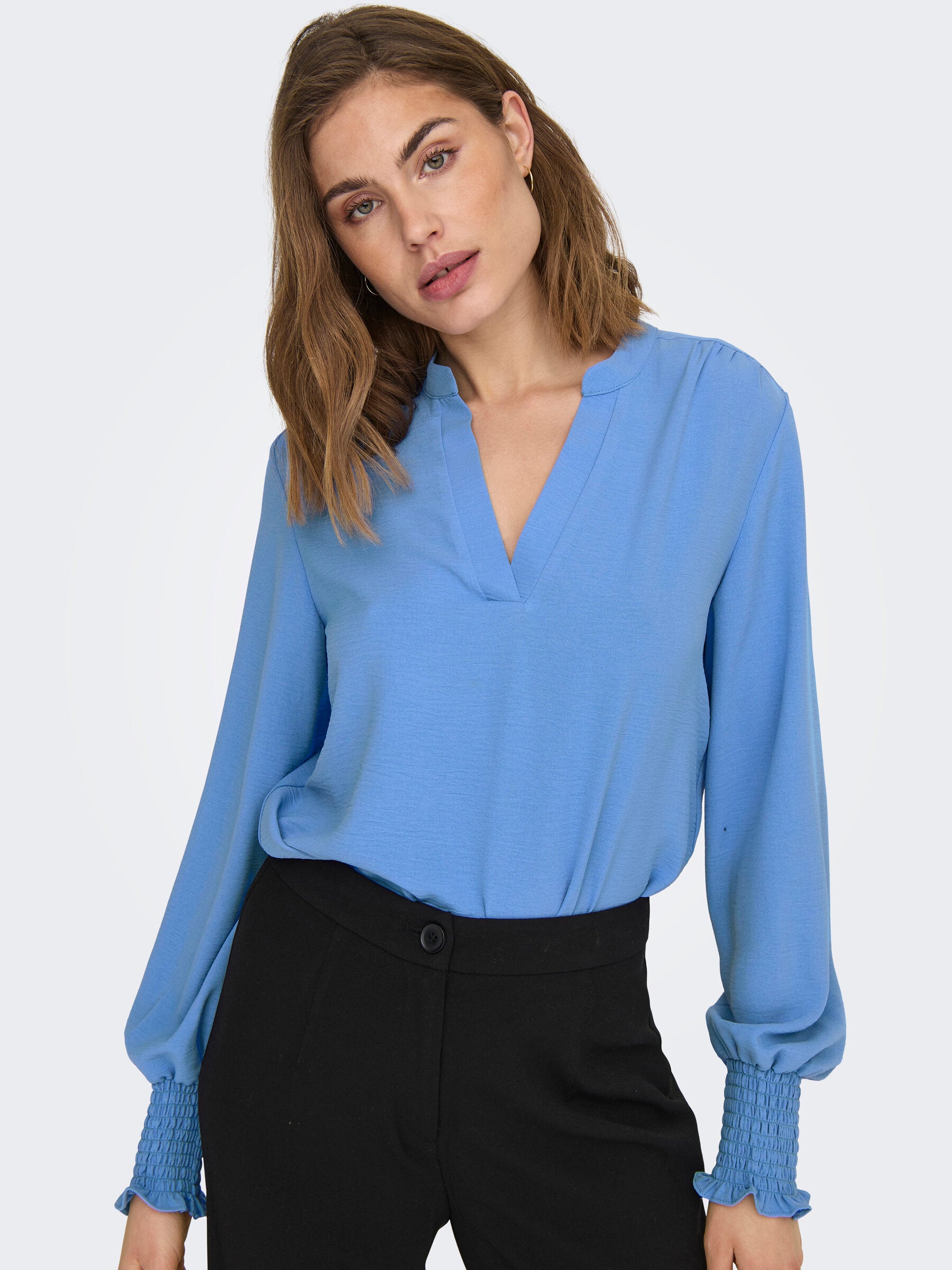 ONLMETTE V-NECK LS SMOCK TOP